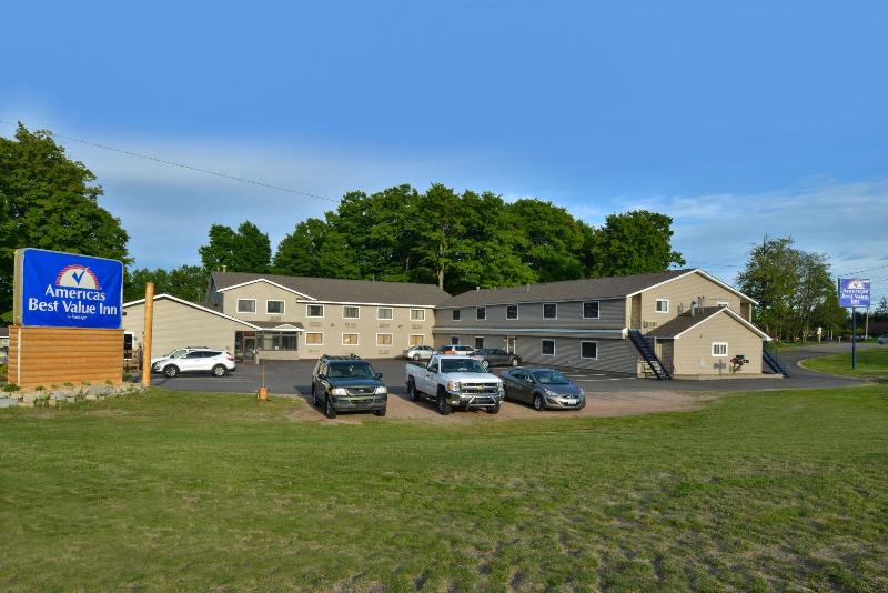 Americas Best Value Inn Marquette image