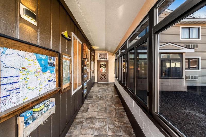 Americas Best Value Inn Marquette image