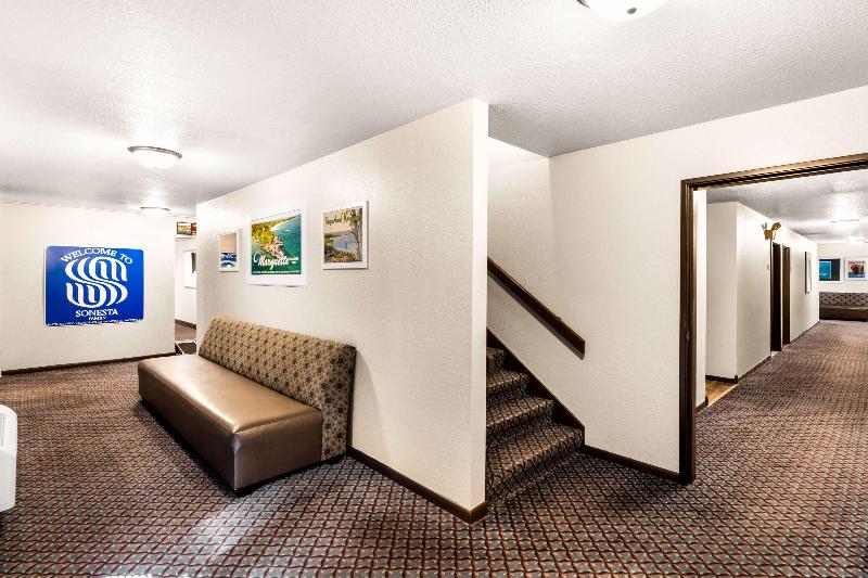Americas Best Value Inn Marquette image
