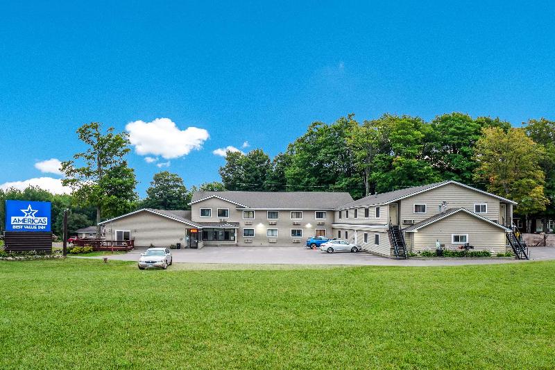 Americas Best Value Inn Marquette image