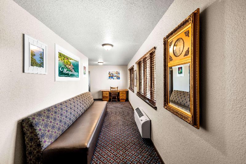 Americas Best Value Inn Marquette image