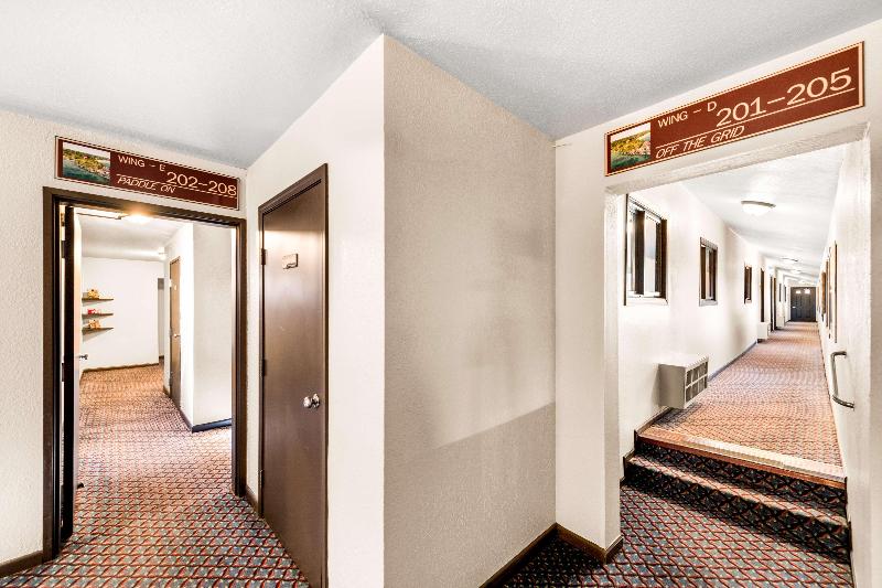 Americas Best Value Inn Marquette image