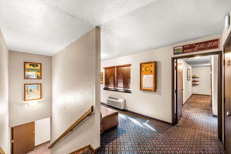 Americas Best Value Inn Marquette image