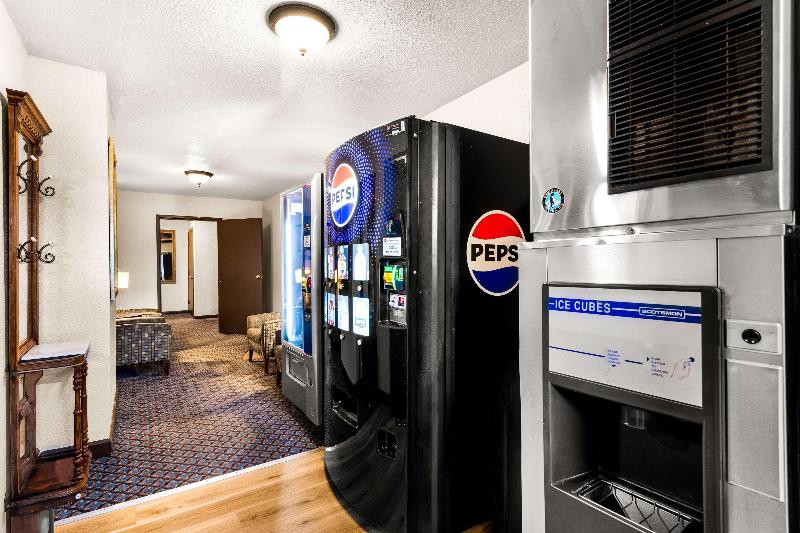 Americas Best Value Inn Marquette image