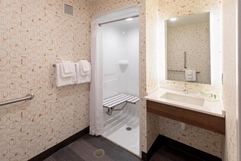Holiday Inn Marquette image
