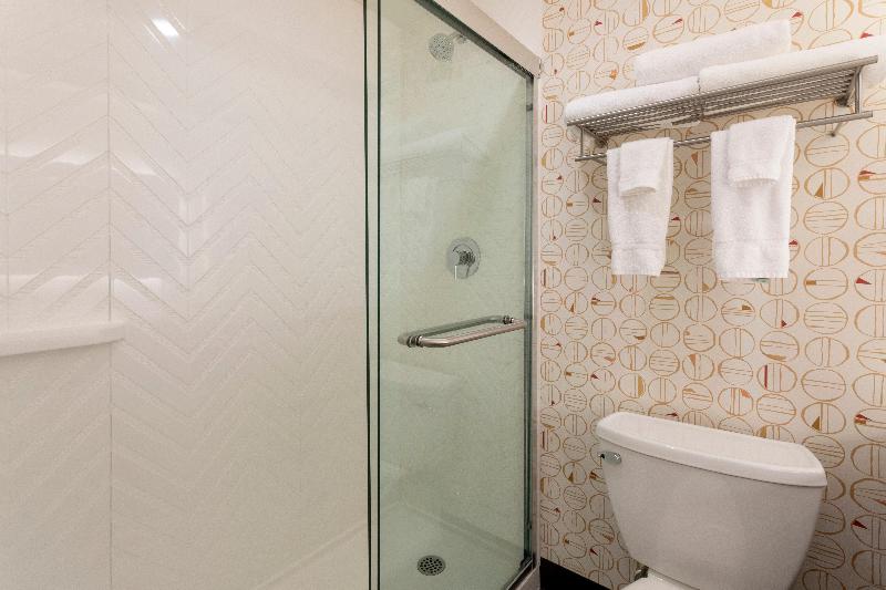 Holiday Inn Marquette image