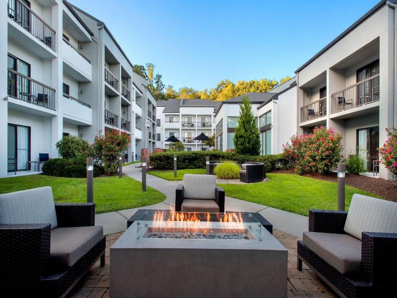 Courtyard Tarrytown Westchester County image