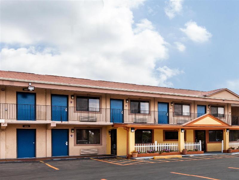 Days Inn by Wyndham Elkton Newark Area image