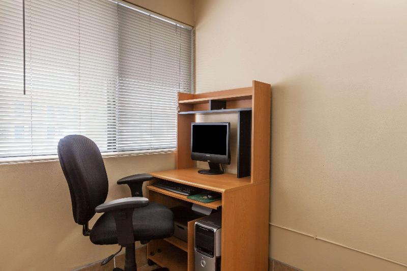 Days Inn by Wyndham Elkton Newark Area