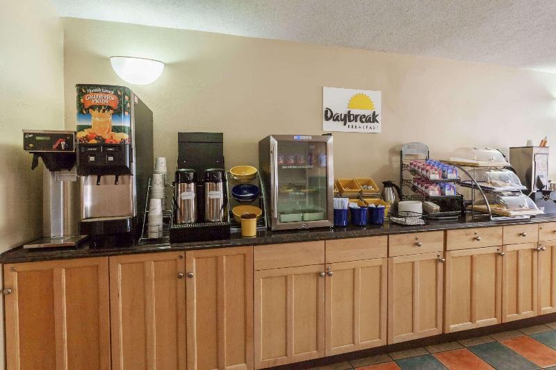 Days Inn by Wyndham Elkton Newark Area image