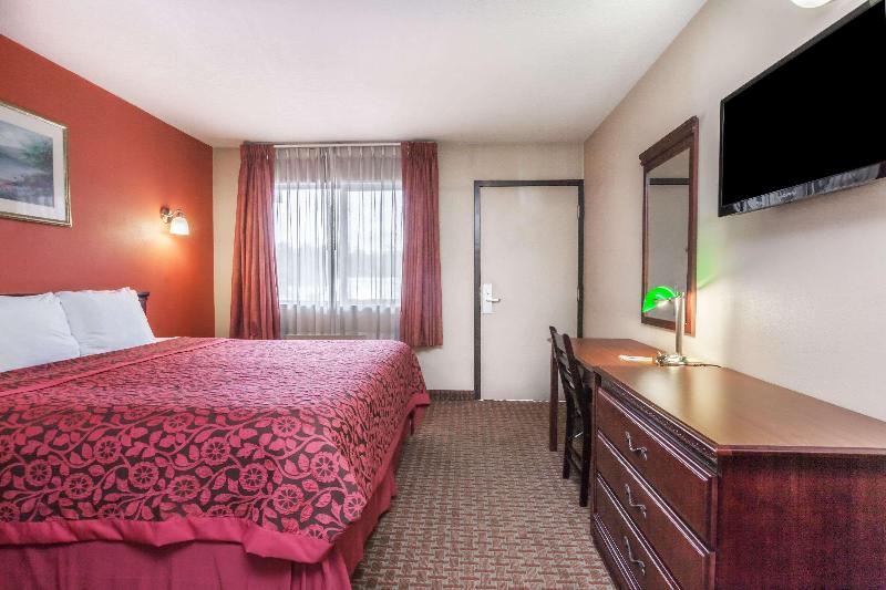Days Inn by Wyndham Elkton Newark Area image