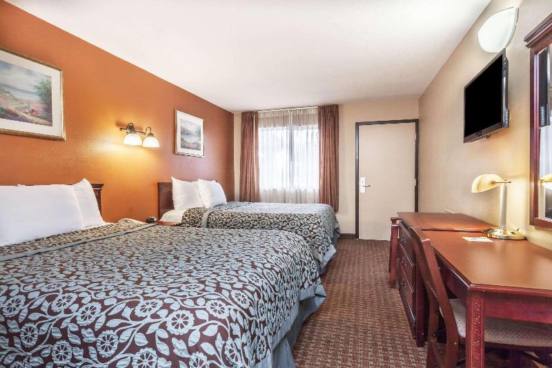 Days Inn by Wyndham Elkton Newark Area image
