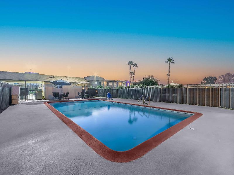 Days Inn Madera image