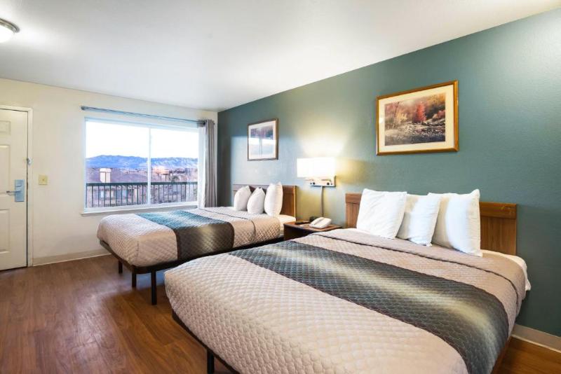 HomeTowne Studios Colorado Springs - Airport image