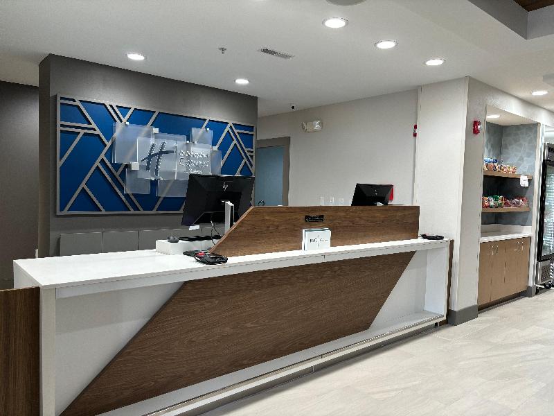Holiday Inn Express Saint Robert - Leonard Wood image
