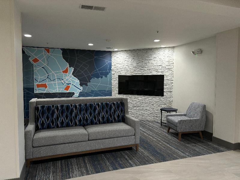 Holiday Inn Express Saint Robert - Leonard Wood image