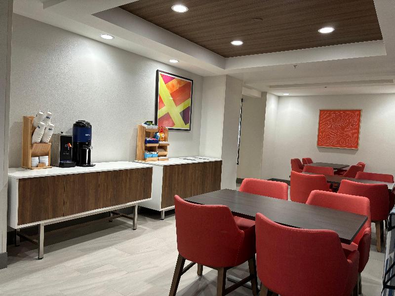 Holiday Inn Express Saint Robert - Leonard Wood image