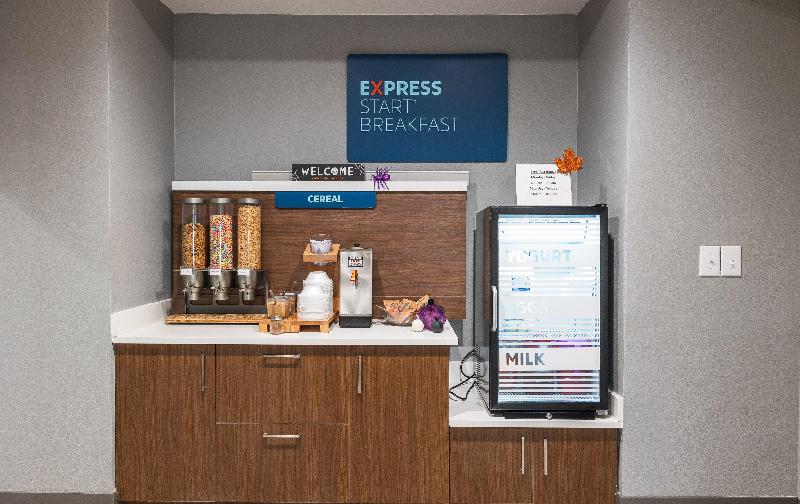 Holiday Inn Express Saint Robert - Leonard Wood image