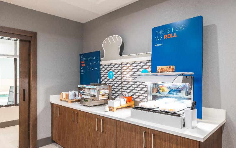 Holiday Inn Express Saint Robert - Leonard Wood image