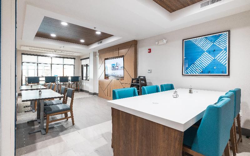 Holiday Inn Express Saint Robert - Leonard Wood image