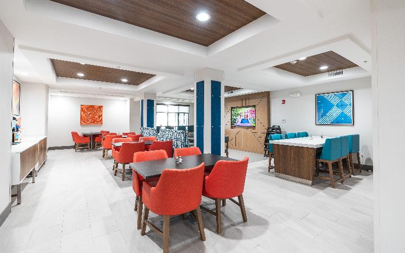 Holiday Inn Express Saint Robert - Leonard Wood image