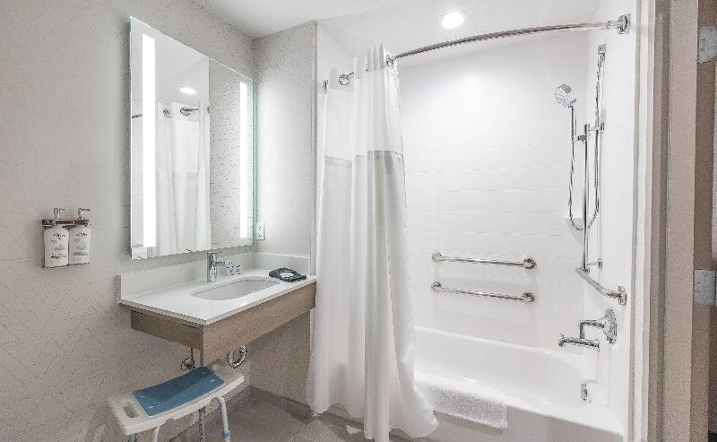 Holiday Inn Express Saint Robert - Leonard Wood image