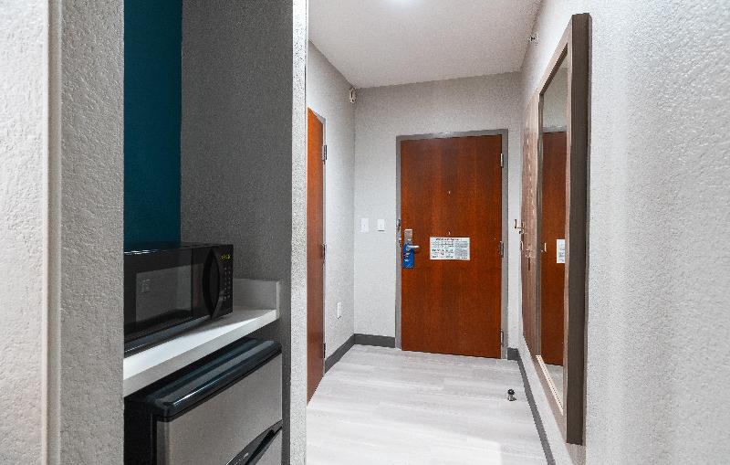 Holiday Inn Express Saint Robert - Leonard Wood image