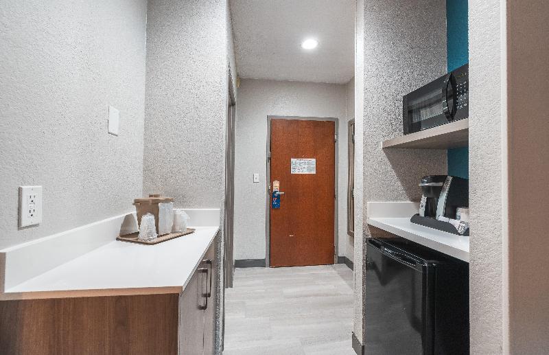 Holiday Inn Express Saint Robert - Leonard Wood image