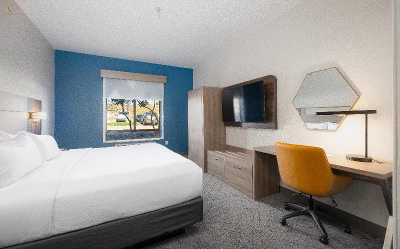 Holiday Inn Express Saint Robert - Leonard Wood image