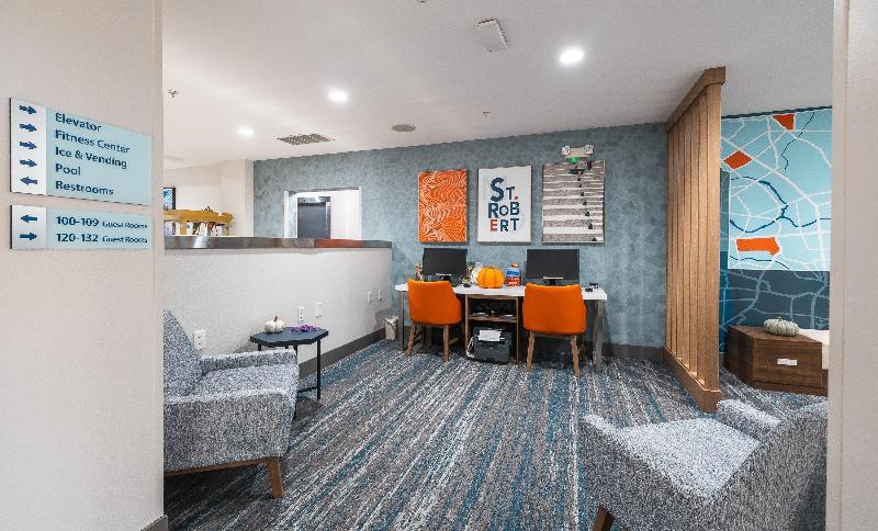 Holiday Inn Express Saint Robert - Leonard Wood image