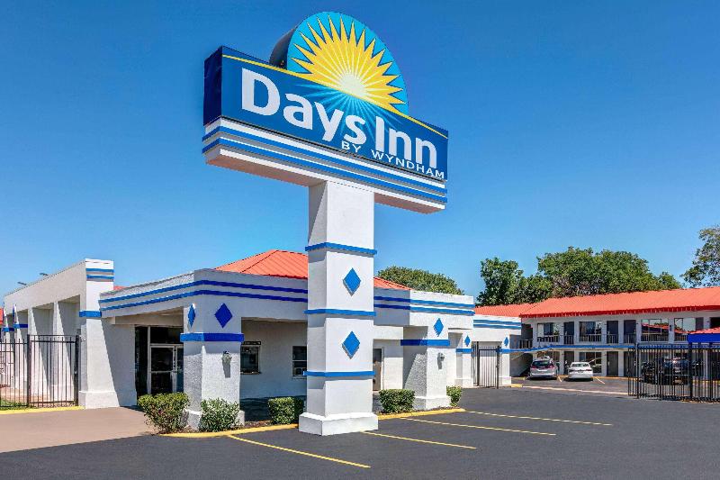 Days Inn by Wyndham South Fort Worth image