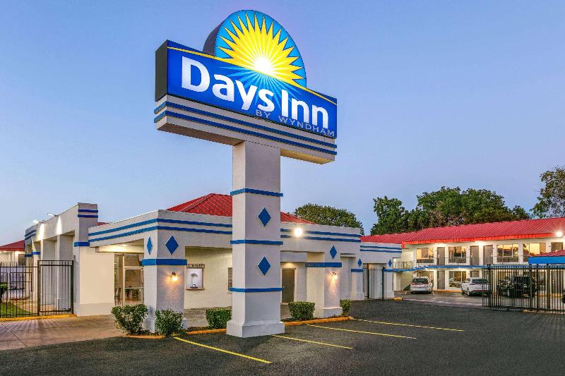 Days Inn by Wyndham South Fort Worth image