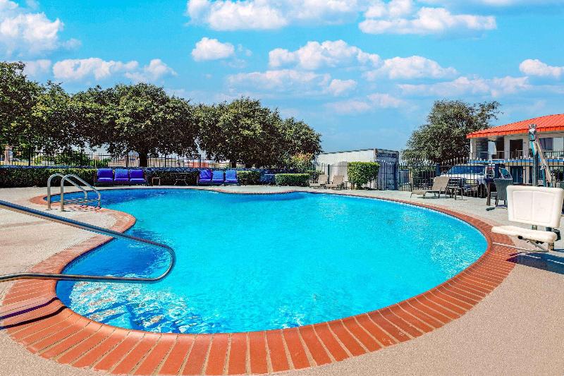 Days Inn by Wyndham South Fort Worth image