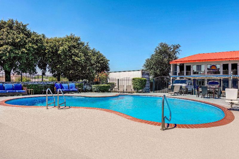 Days Inn by Wyndham South Fort Worth image