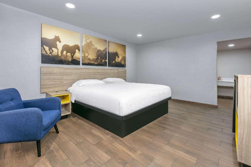 Days Inn by Wyndham South Fort Worth image