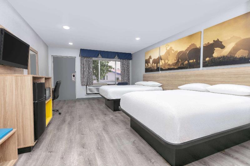 Days Inn by Wyndham South Fort Worth image