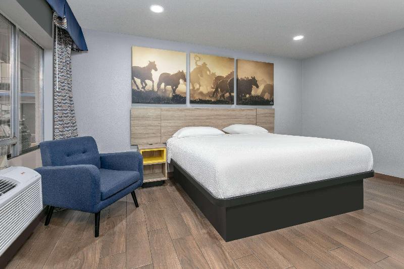 Days Inn by Wyndham South Fort Worth image