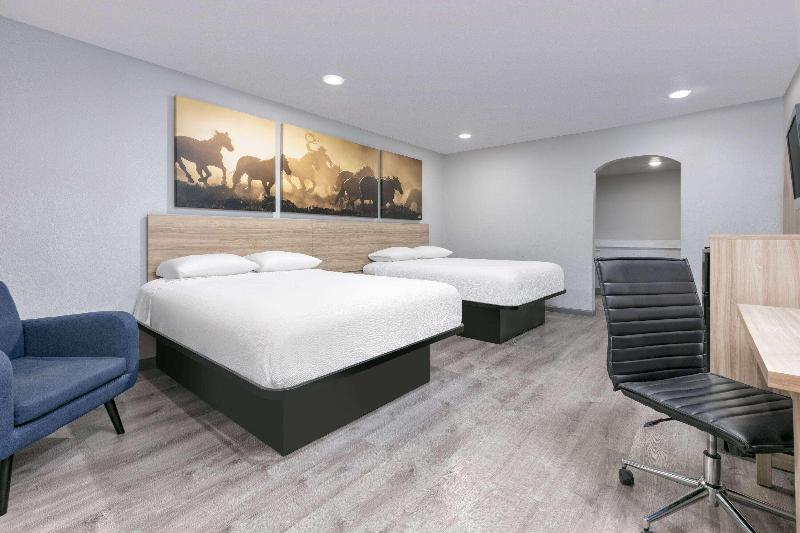 Days Inn by Wyndham South Fort Worth image