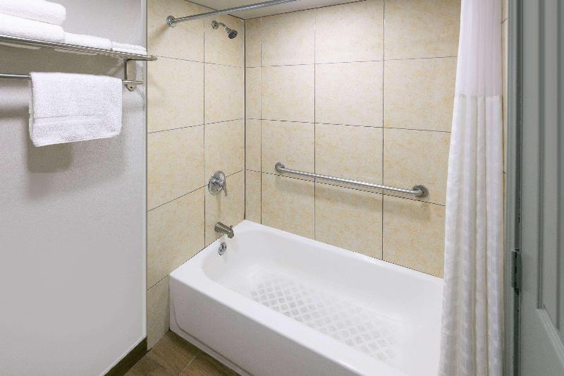 Days Inn by Wyndham South Fort Worth image