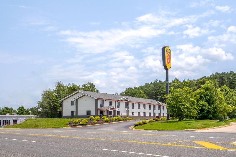 Super 8 by Wyndham Farmville image