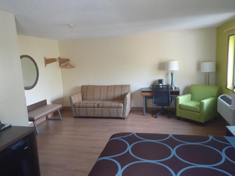 Super 8 by Wyndham Farmville image