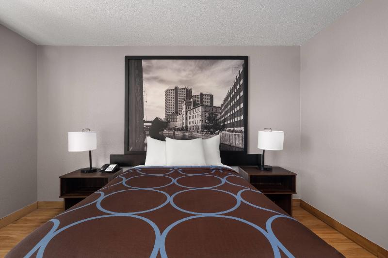 Super 8 by Wyndham Farmville image
