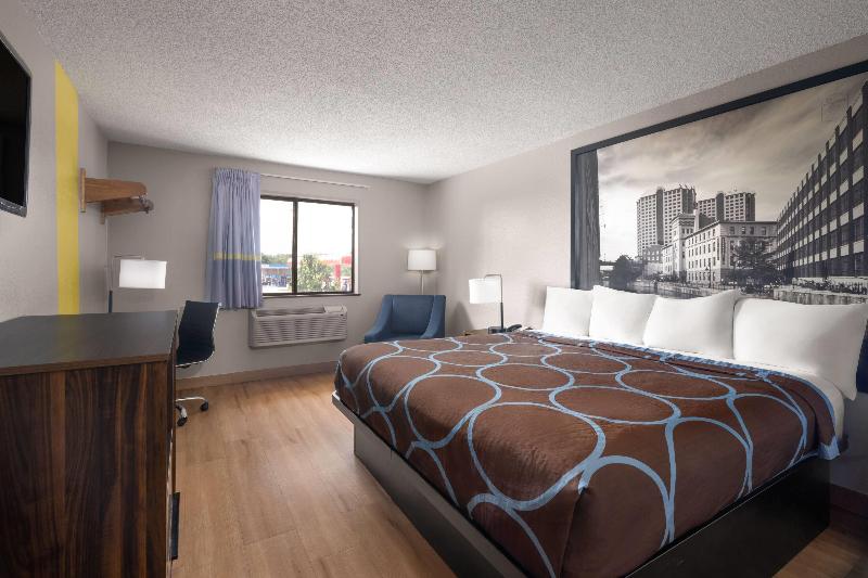 Super 8 by Wyndham Farmville image