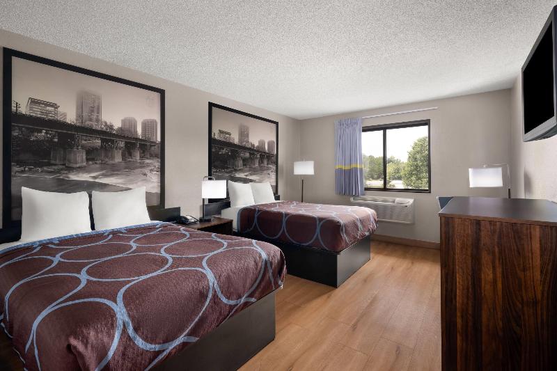 Super 8 by Wyndham Farmville image