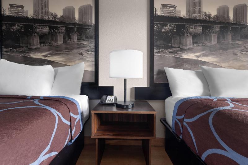 Super 8 by Wyndham Farmville image
