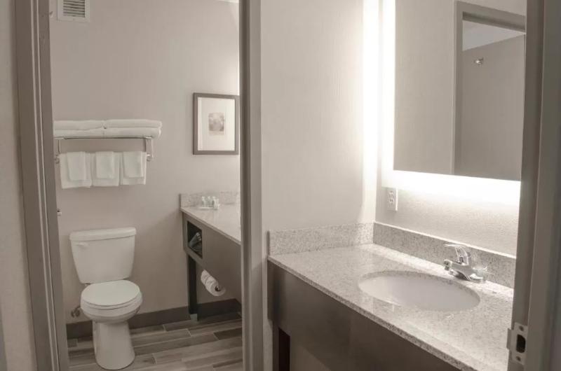 Holiday Inn Fargo photo 21