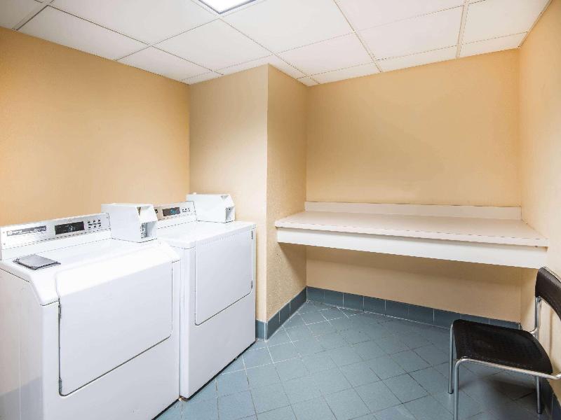 La Quinta Inn & Suites Colorado Springs South AP