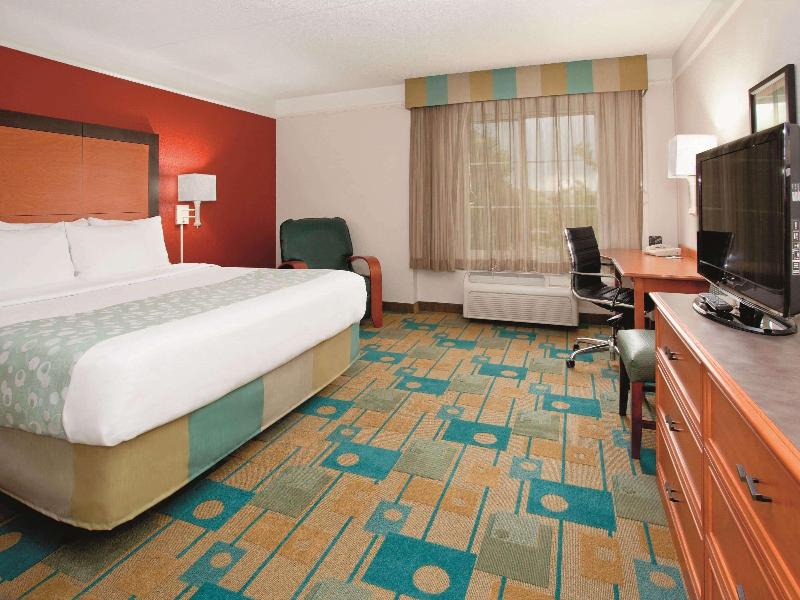 1 King Bed, Accessible Room, Bathtub w/ Grab Bars, Non-Smoking