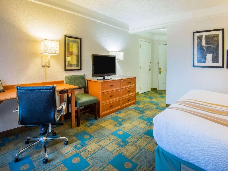 La Quinta Inn & Suites Colorado Springs South AP image
