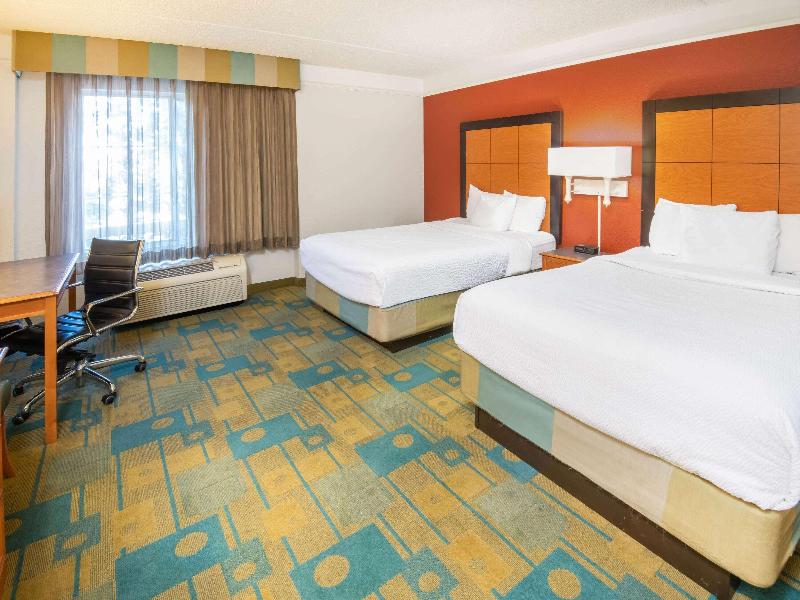 La Quinta Inn & Suites Colorado Springs South AP image